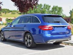 https://www.autoroyal.es/media/com_expautospro/images/big/turismos_todo_terrenos_y_furgonetas_mercedes_c_220d_6847095ccc298.JPG