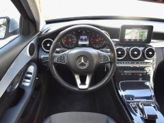 https://www.autoroyal.es/media/com_expautospro/images/big/turismos_todo_terrenos_y_furgonetas_mercedes_c_220d_6852dbdff2f1e.JPG
