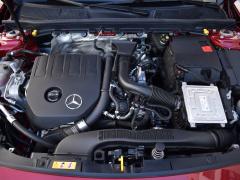 https://www.autoroyal.es/media/com_expautospro/images/big/turismos_todo_terrenos_y_furgonetas_mercedes_cla_200_68b81e3f59b9a.JPG