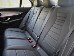 https://www.autoroyal.es/media/com_expautospro/images/big/turismos_todo_terrenos_y_furgonetas_mercedes_e_220_60f14b3e919c2.JPG