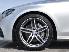 https://www.autoroyal.es/media/com_expautospro/images/big/turismos_todo_terrenos_y_furgonetas_mercedes_e_220_68343d2a2e52d.JPG