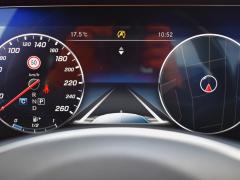 https://www.autoroyal.es/media/com_expautospro/images/big/turismos_todo_terrenos_y_furgonetas_mercedes_e_220_68343d2b3a00d.JPG