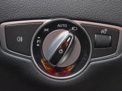 https://www.autoroyal.es/media/com_expautospro/images/big/turismos_todo_terrenos_y_furgonetas_mercedes_e_220_68343d2d49069.JPG