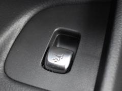 https://www.autoroyal.es/media/com_expautospro/images/big/turismos_todo_terrenos_y_furgonetas_mercedes_e_220_68343d2d7de11.JPG