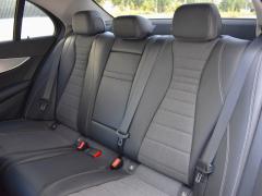 https://www.autoroyal.es/media/com_expautospro/images/big/turismos_todo_terrenos_y_furgonetas_mercedes_e_220_68343d2f25c70.JPG