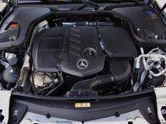 https://www.autoroyal.es/media/com_expautospro/images/big/turismos_todo_terrenos_y_furgonetas_mercedes_e_220_68343d32d5874.JPG