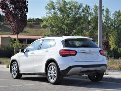 https://www.autoroyal.es/media/com_expautospro/images/big/turismos_todo_terrenos_y_furgonetas_mercedes_gla_200_6468968323def.JPG