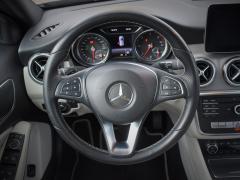 https://www.autoroyal.es/media/com_expautospro/images/big/turismos_todo_terrenos_y_furgonetas_mercedes_gla_60719541944bb.JPG