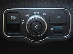 https://www.autoroyal.es/media/com_expautospro/images/big/turismos_todo_terrenos_y_furgonetas_mercedes_gla_6758677186772.JPG