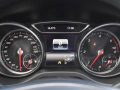 https://www.autoroyal.es/media/com_expautospro/images/big/turismos_todo_terrenos_y_furgonetas_mercedes_gla_67fe96eb775d1.JPG