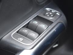 https://www.autoroyal.es/media/com_expautospro/images/big/turismos_todo_terrenos_y_furgonetas_mercedes_gla_681247ce4b333.JPG