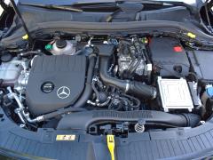 https://www.autoroyal.es/media/com_expautospro/images/big/turismos_todo_terrenos_y_furgonetas_mercedes_gla_69f085abbcb1e.JPG