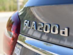 https://www.autoroyal.es/media/com_expautospro/images/big/turismos_todo_terrenos_y_furgonetas_mercedes_gla_6a4d21f760f73.JPG