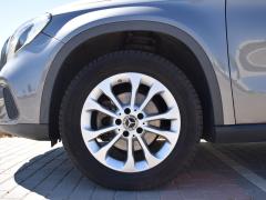 https://www.autoroyal.es/media/com_expautospro/images/big/turismos_todo_terrenos_y_furgonetas_mercedes_gla_6a4d22014dab3.JPG