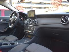 https://www.autoroyal.es/media/com_expautospro/images/big/turismos_todo_terrenos_y_furgonetas_mercedes_gla_6a4d220bcac65.JPG