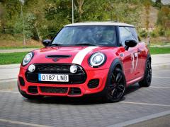 https://www.autoroyal.es/media/com_expautospro/images/big/turismos_todo_terrenos_y_furgonetas_mini_jcw_635f9f35db0fd.JPG