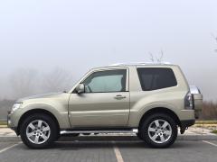 https://www.autoroyal.es/media/com_expautospro/images/big/turismos_todo_terrenos_y_furgonetas_mitsubishi_montero_6749f678ec3ad.JPG