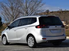 https://www.autoroyal.es/media/com_expautospro/images/big/turismos_todo_terrenos_y_furgonetas_opel_zafira_61af4255a5a0f.JPG