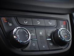 https://www.autoroyal.es/media/com_expautospro/images/big/turismos_todo_terrenos_y_furgonetas_opel_zafira_61af4258bbdff.JPG