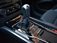 https://www.autoroyal.es/media/com_expautospro/images/big/turismos_todo_terrenos_y_furgonetas_peugeot_60b8bad995a8e.JPG