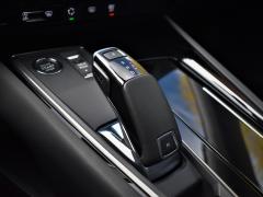 https://www.autoroyal.es/media/com_expautospro/images/big/turismos_todo_terrenos_y_furgonetas_peugeot_6189520db8638.JPG