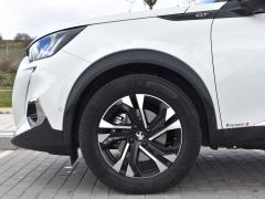 https://www.autoroyal.es/media/com_expautospro/images/big/turismos_todo_terrenos_y_furgonetas_peugeot_6415b4774452e.JPG