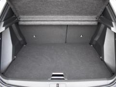 https://www.autoroyal.es/media/com_expautospro/images/big/turismos_todo_terrenos_y_furgonetas_peugeot_6415b47e5c68c.JPG