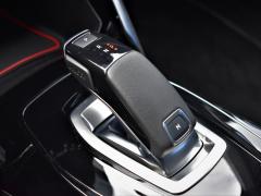 https://www.autoroyal.es/media/com_expautospro/images/big/turismos_todo_terrenos_y_furgonetas_peugeot_6415b48b8873f.JPG