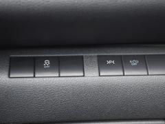 https://www.autoroyal.es/media/com_expautospro/images/big/turismos_todo_terrenos_y_furgonetas_peugeot_lm_615d85f0587bd.JPG
