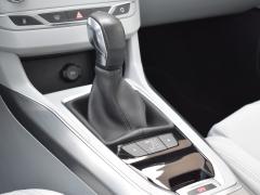 https://www.autoroyal.es/media/com_expautospro/images/big/turismos_todo_terrenos_y_furgonetas_peugeot_y_62b097932a3ac.JPG