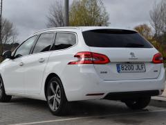 https://www.autoroyal.es/media/com_expautospro/images/big/turismos_todo_terrenos_y_furgonetas_peugeot_y_639a01de400c4.JPG