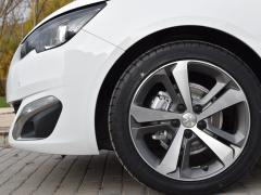 https://www.autoroyal.es/media/com_expautospro/images/big/turismos_todo_terrenos_y_furgonetas_peugeot_y_639a01e01cad4.JPG