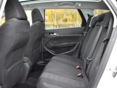 https://www.autoroyal.es/media/com_expautospro/images/big/turismos_todo_terrenos_y_furgonetas_peugeot_y_639a01f66d9d6.JPG