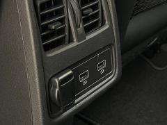 https://www.autoroyal.es/media/com_expautospro/images/big/turismos_todo_terrenos_y_furgonetas_renault_captur_654f73ef5c7bc.JPG