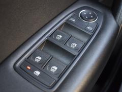 https://www.autoroyal.es/media/com_expautospro/images/big/turismos_todo_terrenos_y_furgonetas_renault_captur_6a7c99dd285b4.JPG