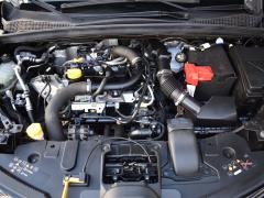 https://www.autoroyal.es/media/com_expautospro/images/big/turismos_todo_terrenos_y_furgonetas_renault_captur_6a7c99e532f47.JPG