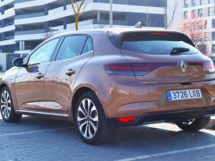 https://www.autoroyal.es/media/com_expautospro/images/big/turismos_todo_terrenos_y_furgonetas_renault_megane_69c18a4b58080.JPG