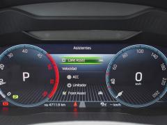 https://www.autoroyal.es/media/com_expautospro/images/big/turismos_todo_terrenos_y_furgonetas_skoda_karoq_69aeb82a7f15e.JPG