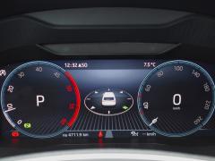 https://www.autoroyal.es/media/com_expautospro/images/big/turismos_todo_terrenos_y_furgonetas_skoda_karoq_69aeb82d55baf.JPG
