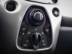 https://www.autoroyal.es/media/com_expautospro/images/big/turismos_todo_terrenos_y_furgonetas_toyota_aygo_6027ce90bf50f.JPG