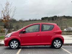 https://www.autoroyal.es/media/com_expautospro/images/big/turismos_todo_terrenos_y_furgonetas_toyota_aygo_6576ee80d5784.JPG