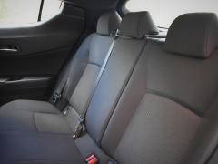 https://www.autoroyal.es/media/com_expautospro/images/big/turismos_todo_terrenos_y_furgonetas_toyota_c_hr_60ccbcc0ac365.JPG