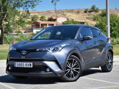 https://www.autoroyal.es/media/com_expautospro/images/big/turismos_todo_terrenos_y_furgonetas_toyota_c_hr_60f1a9f6e9520.JPG