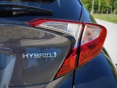 https://www.autoroyal.es/media/com_expautospro/images/big/turismos_todo_terrenos_y_furgonetas_toyota_c_hr_60f1aa0140d59.JPG