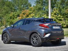 https://www.autoroyal.es/media/com_expautospro/images/big/turismos_todo_terrenos_y_furgonetas_toyota_c_hr_60f1aa08967a0.JPG