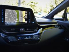 https://www.autoroyal.es/media/com_expautospro/images/big/turismos_todo_terrenos_y_furgonetas_toyota_c_hr_60f1aa39e95b0.JPG