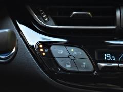 https://www.autoroyal.es/media/com_expautospro/images/big/turismos_todo_terrenos_y_furgonetas_toyota_c_hr_60f1aa5c31654.JPG