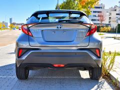 https://www.autoroyal.es/media/com_expautospro/images/big/turismos_todo_terrenos_y_furgonetas_toyota_c_hr_6ab6b495a3ebf.JPG