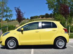 https://www.autoroyal.es/media/com_expautospro/images/big/turismos_todo_terrenos_y_furgonetas_toyota_yaris_62740fb131b0d.JPG