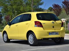 https://www.autoroyal.es/media/com_expautospro/images/big/turismos_todo_terrenos_y_furgonetas_toyota_yaris_62740fb16f34b.JPG